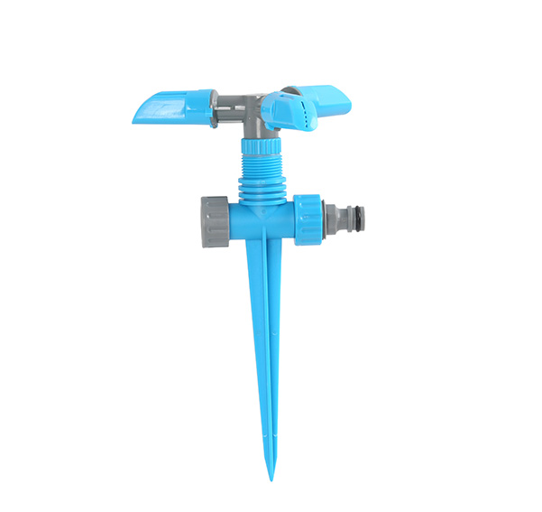 THREE ARM SPRINKLER WITH  PASTIC SPIKE
